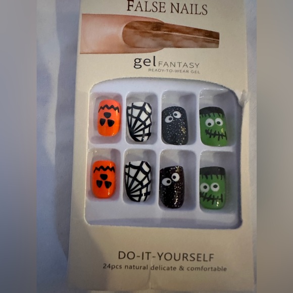 Halloween Press on Nails 💅🧡🖤 - Picture 2 of 4